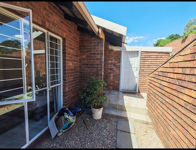 3 BEDROOM SIMPLEX FOR SALE IN WATERKLOOF HEIGHTS